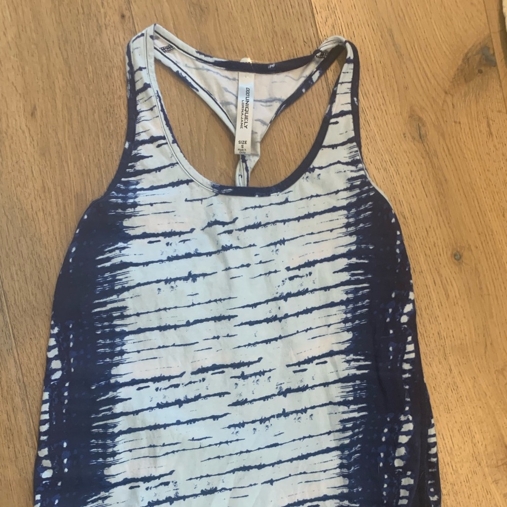 A blue and white tie die Lorna Jane tank top size 6.